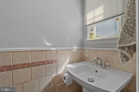 Entry Way - 5937 Falls Rd, Baltimore, MD 21209 photo 1 of 5
