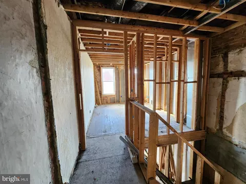 Entry Way - 1504 Baker St, Baltimore, MD 21217 photo 7 of 9