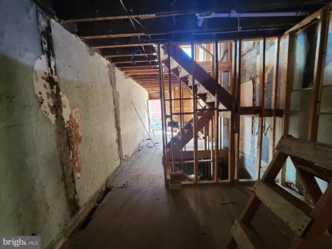 Entry Way - 1504 Baker St, Baltimore, MD 21217 photo 6 of 9