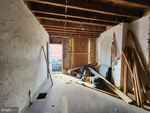 Entry Way - 1504 Baker St, Baltimore, MD 21217 photo 5 of 9