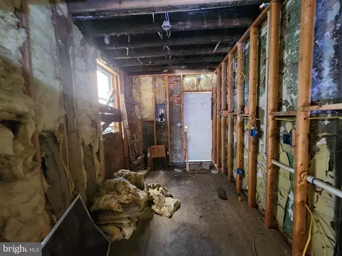 Entry Way - 1504 Baker St, Baltimore, MD 21217 photo 1 of 9