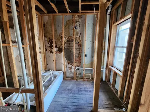 Bath - 1504 Baker St, Baltimore, MD 21217 photo 1 of 1