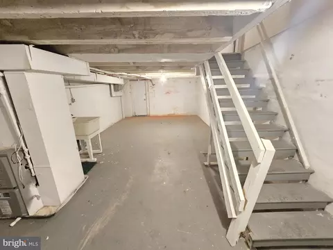 Entry Way - 1207 E Lanvale St, Baltimore, MD 21202 photo 2 of 2