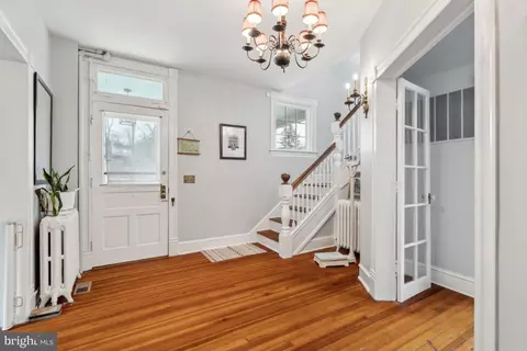 Entry Way - 1811 Dixon Rd, Baltimore, MD 21209 photo 2 of 10