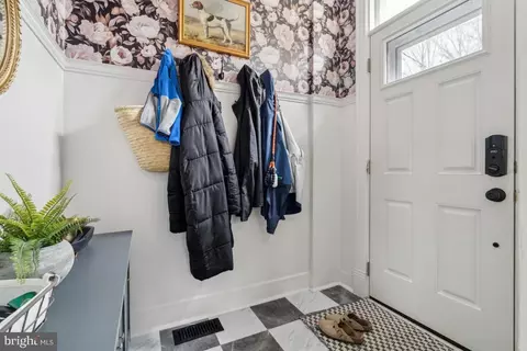 Entry Way - 1811 Dixon Rd, Baltimore, MD 21209 photo 5 of 10