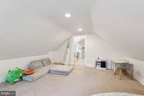 Entry Way - 1811 Dixon Rd, Baltimore, MD 21209 photo 10 of 10