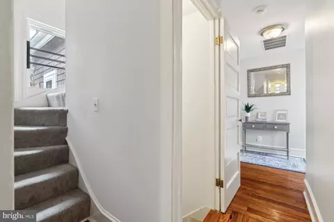 Entry Way - 1811 Dixon Rd, Baltimore, MD 21209 photo 7 of 10