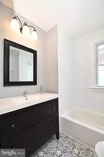 Bath - 2401 Hemlock Ave, Baltimore, MD 21214 photo 2 of 2