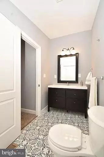 Bath - 2401 Hemlock Ave, Baltimore, MD 21214 photo 1 of 2