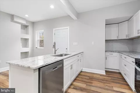 Entry Way - 2930 Ellicott Dr, Baltimore, MD 21216 photo 7 of 12