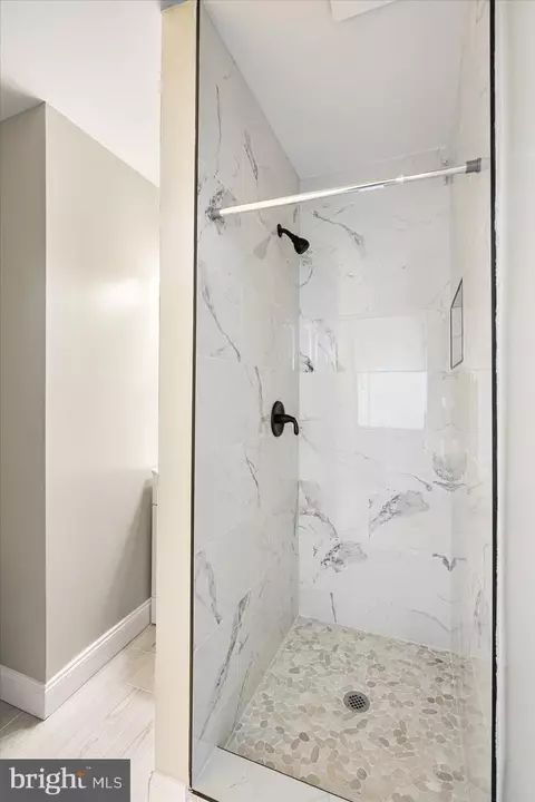 Bath - 2930 Ellicott Dr, Baltimore, MD 21216 photo 1 of 6