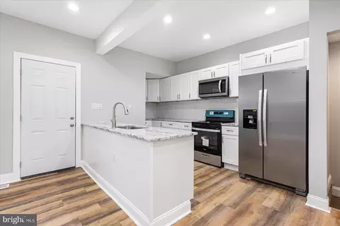 Entry Way - 2930 Ellicott Dr, Baltimore, MD 21216 photo 5 of 12