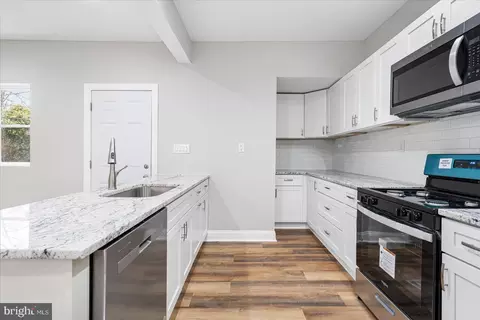 Entry Way - 2930 Ellicott Dr, Baltimore, MD 21216 photo 6 of 12