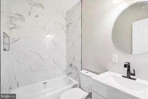 Bath - 2930 Ellicott Dr, Baltimore, MD 21216 photo 3 of 6