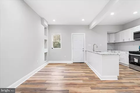 Entry Way - 2930 Ellicott Dr, Baltimore, MD 21216 photo 2 of 12