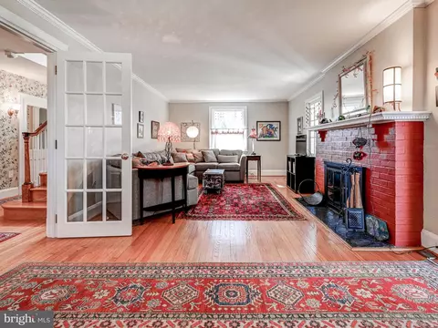 Entry Way - 207 Cedarcroft Rd, Baltimore, MD 21212 photo 7 of 12