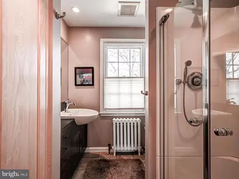 Bath - 207 Cedarcroft Rd, Baltimore, MD 21212 photo 3 of 3