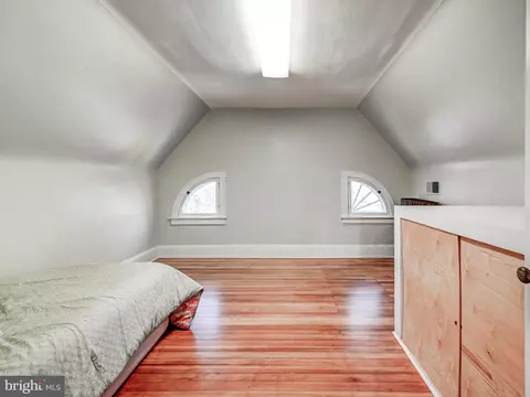 Bedroom - 207 Cedarcroft Rd, Baltimore, MD 21212 photo 5 of 6