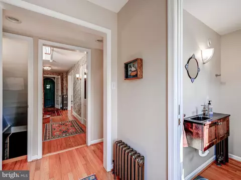 Entry Way - 207 Cedarcroft Rd, Baltimore, MD 21212 photo 9 of 12