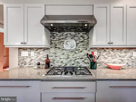 Kitchen - 207 Cedarcroft Rd, Baltimore, MD 21212 photo 6 of 7