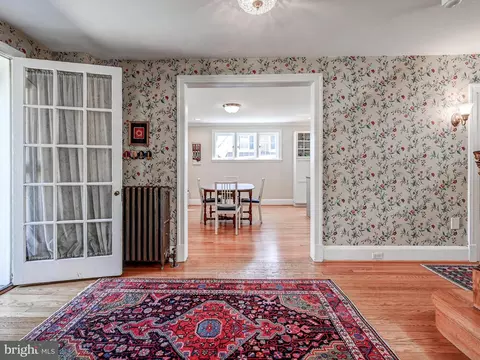 Entry Way - 207 Cedarcroft Rd, Baltimore, MD 21212 photo 8 of 12