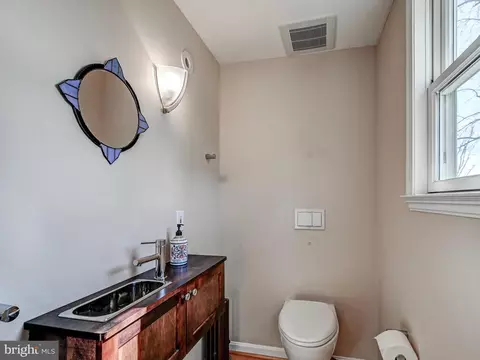 Bath - 207 Cedarcroft Rd, Baltimore, MD 21212 photo 1 of 3