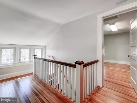 Entry Way - 207 Cedarcroft Rd, Baltimore, MD 21212 photo 12 of 12