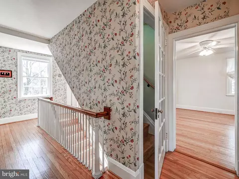 Entry Way - 207 Cedarcroft Rd, Baltimore, MD 21212 photo 10 of 12