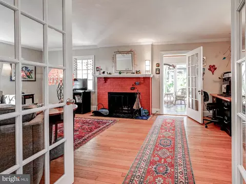 Entry Way - 207 Cedarcroft Rd, Baltimore, MD 21212 photo 6 of 12