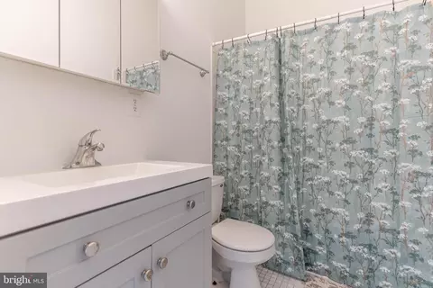 Bath - 123 Scott St, Baltimore, MD 21201 photo 1 of 2