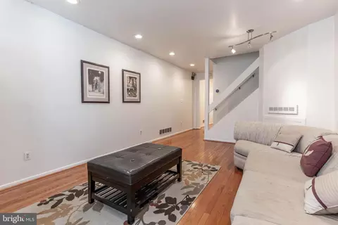 Living - 123 Scott St, Baltimore, MD 21201 photo 4 of 5