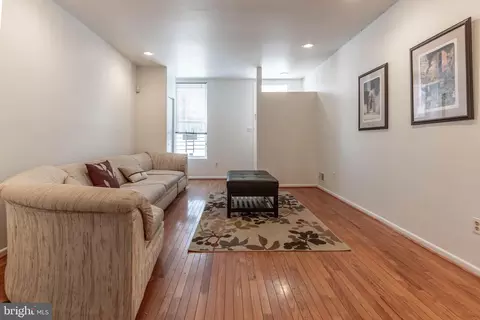 Living - 123 Scott St, Baltimore, MD 21201 photo 5 of 5