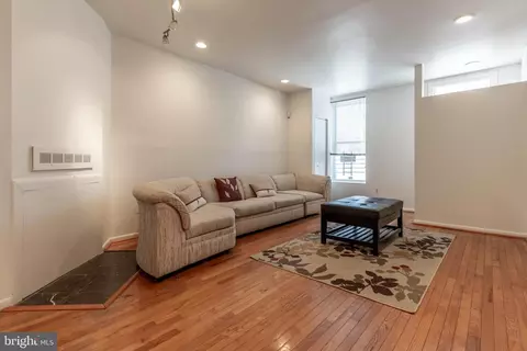 Living - 123 Scott St, Baltimore, MD 21201 photo 3 of 5