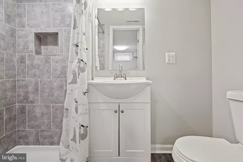 Bath - 700 Umbra St, Baltimore, MD 21224 photo 3 of 3