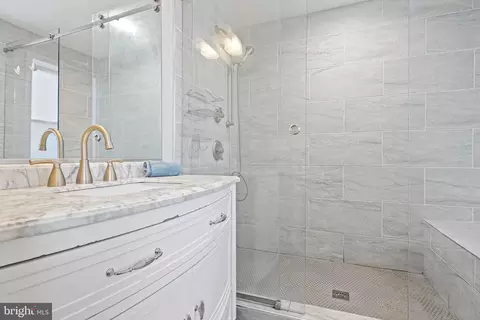 Bath - 700 Umbra St, Baltimore, MD 21224 photo 2 of 3