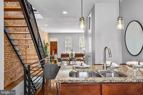 Entry Way - 1310 Hull St, Baltimore, MD 21230 photo 4 of 7