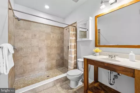 Bath - 1310 Hull St, Baltimore, MD 21230 photo 2 of 4
