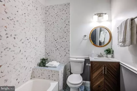 Bath - 2313 Callow Ave, Baltimore, MD 21217 photo 4 of 7