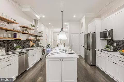 Kitchen - 2313 Callow Ave, Baltimore, MD 21217 photo 3 of 7