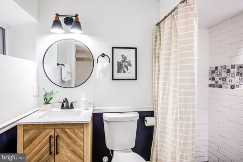 Bath - 2313 Callow Ave, Baltimore, MD 21217 photo 6 of 7