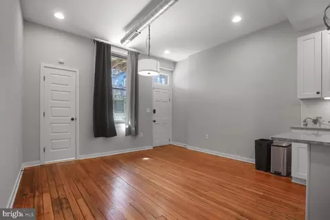 Living - 3109 E Baltimore St, Baltimore, MD 21224 photo 3 of 4