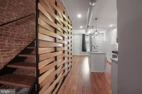 Entry Way - 3109 E Baltimore St, Baltimore, MD 21224 photo 2 of 5