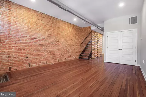 Living - 3109 E Baltimore St, Baltimore, MD 21224 photo 2 of 4