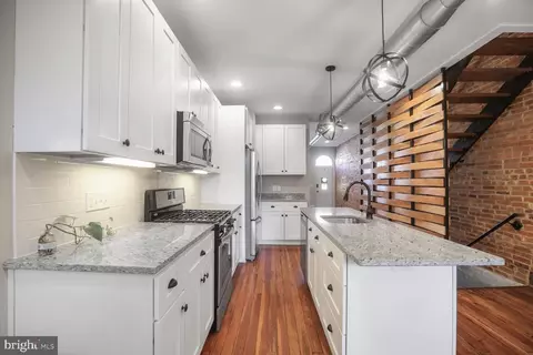 Entry Way - 3109 E Baltimore St, Baltimore, MD 21224 photo 4 of 5