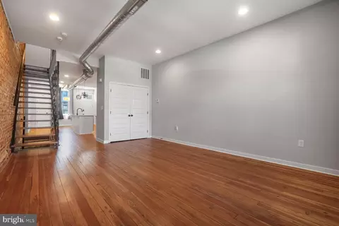 Living - 3109 E Baltimore St, Baltimore, MD 21224 photo 4 of 4