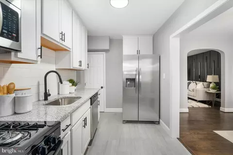 Entry Way - 4208 Colborne Rd, Baltimore, MD 21229 photo 1 of 6