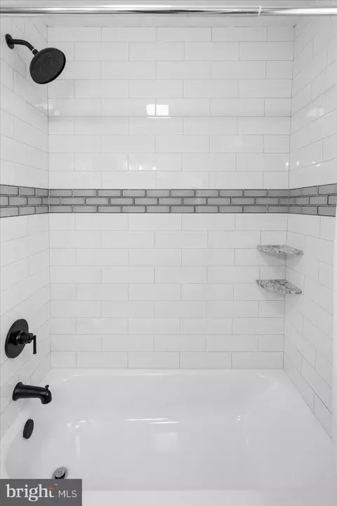 Bath - 4208 Colborne Rd, Baltimore, MD 21229 photo 3 of 5