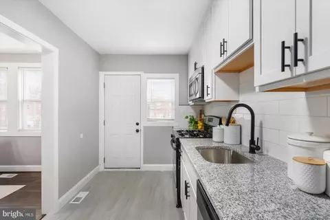 Entry Way - 4208 Colborne Rd, Baltimore, MD 21229 photo 2 of 6