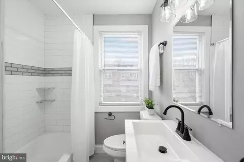 Bath - 4208 Colborne Rd, Baltimore, MD 21229 photo 1 of 5