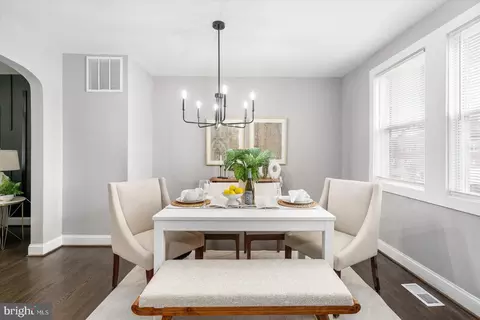 Dining - 4208 Colborne Rd, Baltimore, MD 21229 photo 2 of 3